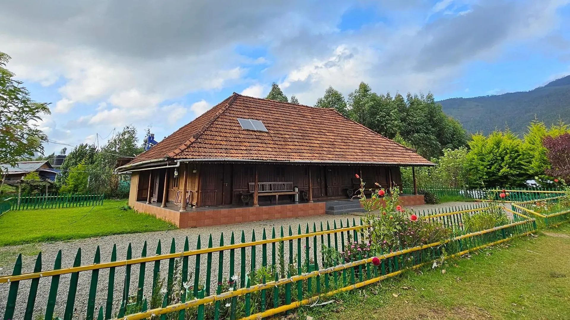Nature Castle -Traditional Villa,Vattavada Kottakamboor